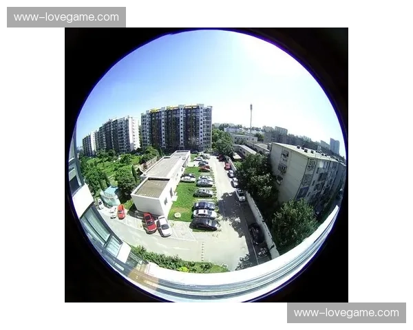 多视角摄像机阵列正让用户在旋转视角时同步获取穿搭